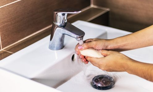 Umywalka ścienno-montażowa: Wygodne rozwiązanie dla Twojej łazienki